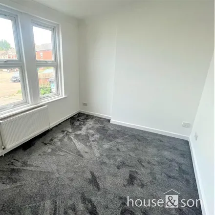 Image 2 - Woodend Road, Bournemouth, BH9 2JQ, United Kingdom - Apartment for rent