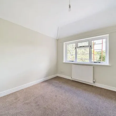 Rent this 4 bed apartment on 36 Coniston Avenue in Oxford, OX3 0AN