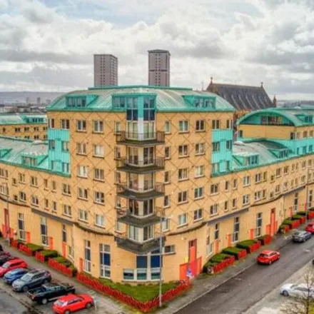 Buy this 3 bed apartment on Queen Elizabeth Square in Hutchesontown, Glasgow