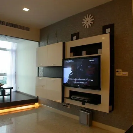 Rent this 1 bed apartment on Bangkok Mediplex in Soi Sukhumvit 42, Khlong Toei District