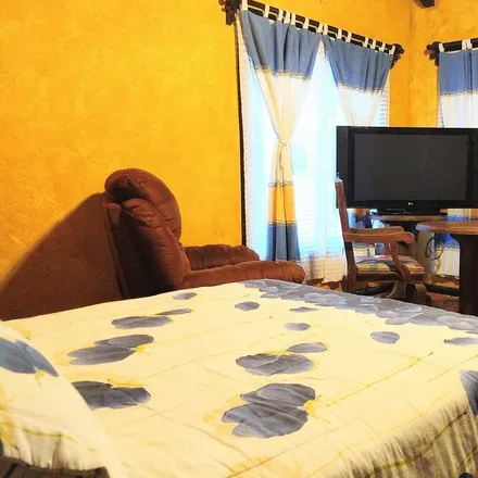 Rent this 6 bed house on Tehuacán