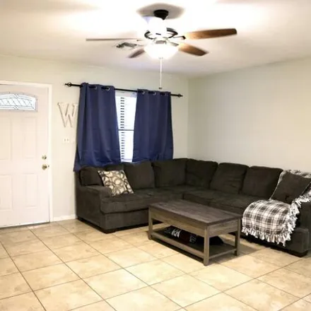 Image 6 - 109 West Palmetto Drive, Harlingen, TX 78550, USA - House for sale