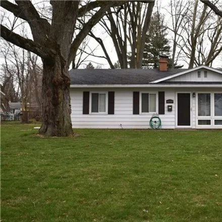 Buy this 3 bed house on 6113 Acoma Drive in Toledo, OH 43623