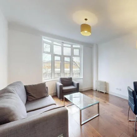 Rent this 2 bed room on Grove End Gardens in 33 Grove End Road, London