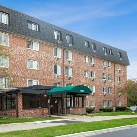 Buy this 1 bed condo on 5015 South Valley Lane in Streamwood, IL 60107
