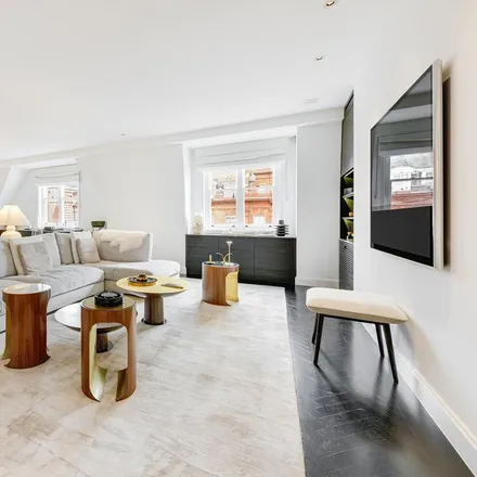 Rent this 3 bed apartment on 26 Pont Street in London, SW1X 9SG