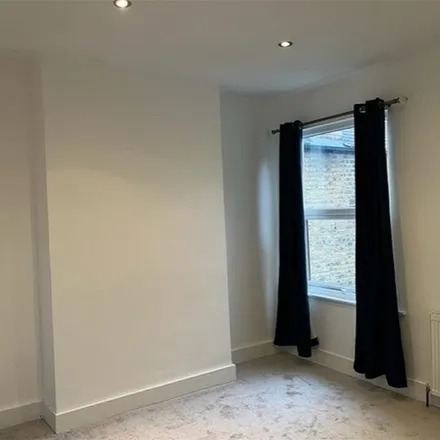 Image 6 - College Road, London, SW19 2BS, United Kingdom - Apartment for rent