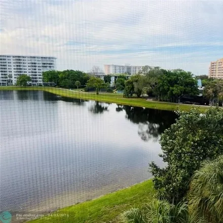 Rent this 1 bed condo on 2739 North Palm Aire Drive in Pompano Beach, FL 33069