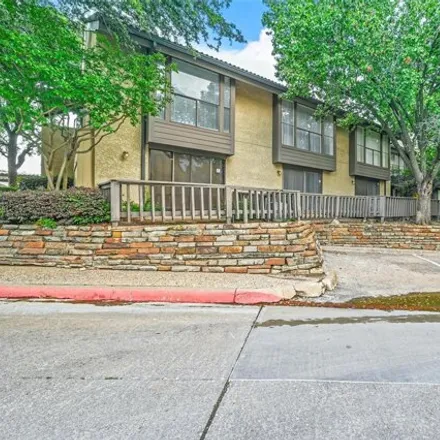 Buy this 1 bed condo on Quail Run Court in Irving, TX 75062