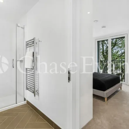 Image 1 - Westcott Road, London, SE17 3SY, United Kingdom - Townhouse for rent