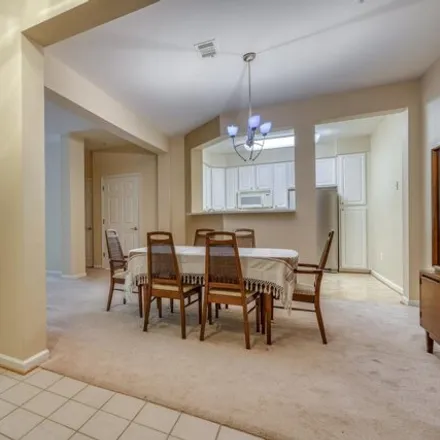 Image 6 - 201 High Gables Drive, Gaithersburg, MD 20878, USA - Condo for sale