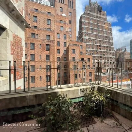 Image 8 - Hardwicke Hall, 314 East 41st Street, New York, NY 10017, USA - Apartment for rent