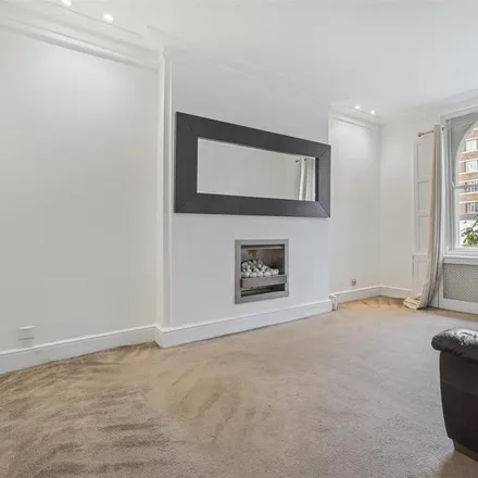 Rent this 3 bed apartment on 51 Pentonville Road in Angel, London