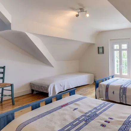 Rent this 5 bed house on 17420 Saint-Palais-sur-Mer