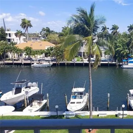 Buy this 2 bed condo on 1743 Southeast 15th Street in Lauderdale Harbors, Fort Lauderdale
