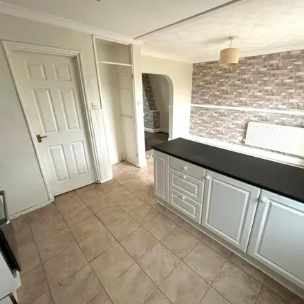 Image 5 - Valley View, Ellesmere Port, CH66 3SY, United Kingdom - Townhouse for sale