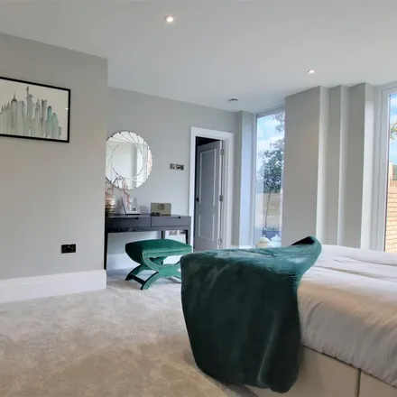 Image 7 - 431 Cockfosters Road, London, EN4 0HJ, United Kingdom - Apartment for rent