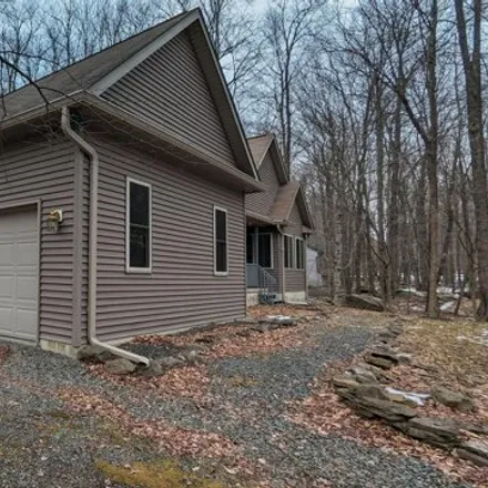 Image 3 - 413 West Creek View Drive, Clifton Township, Lackawanna County, PA 18424, USA - House for sale