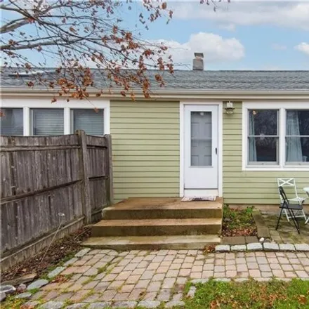 Rent this 3 bed house on Aquidneck School in Aquidneck Avenue, Middletown