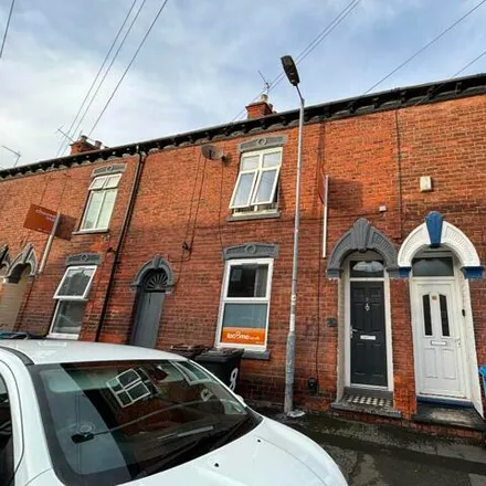 Buy this 6 bed townhouse on Relax cafe in Marshall Street, Hull