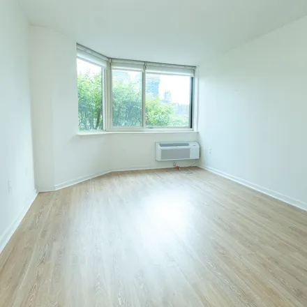 Rent this 3 bed apartment on Professors' Dog Park in 2nd Street, Jersey City