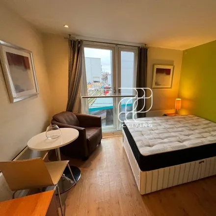 Rent this studio apartment on 15 Chambers Street in London, SE16 4XL