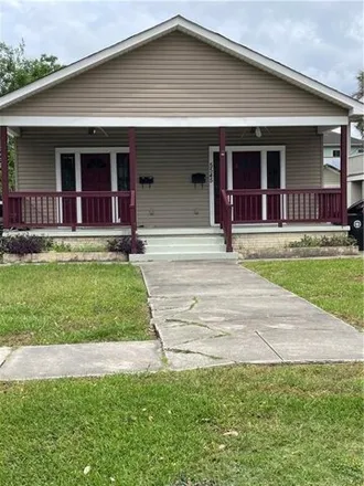 Rent this 2 bed house on 5545 Woodlawn Place in Lakeview, New Orleans
