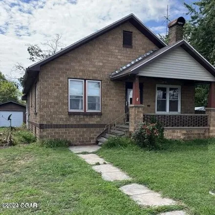 Buy this 2 bed house on 1005 Cherry Street in Lamar, MO 64759