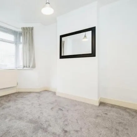 Image 3 - 29 Chargeable Street, London, E16 4JZ, United Kingdom - Townhouse for sale