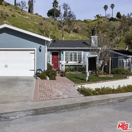 Buy this studio apartment on 20129 Canyon View Drive in Santa Clarita, CA 91351