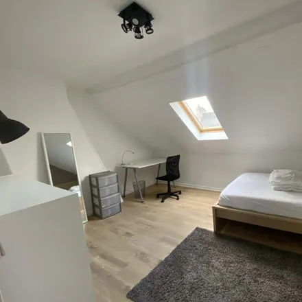 Rent this 4 bed room on 30 Rue François Meusnier in 80000 Amiens, France