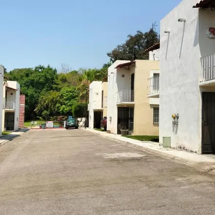Rent this 3 bed house on Boulevard Paseos de Xochitepec in Paseos de Xochitepec, 62790 Xochitepec