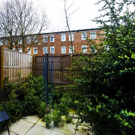 Image 5 - 26 Lyneham Walk, London, E5 0HX, United Kingdom - Townhouse for rent