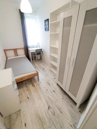 Rent this 6 bed room on Balicka 83 in 30-149 Krakow, Poland