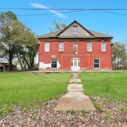 Buy this 5 bed house on 159 East Stone Street in Collinsville, Grayson County