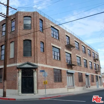 Rent this 1 bed loft on 652 Mateo Street in Los Angeles, CA 90021