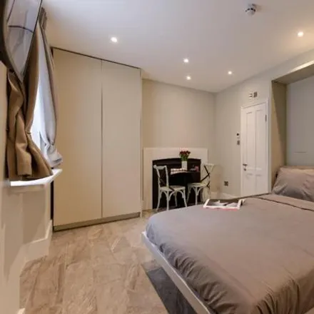 Rent this studio apartment on 40 York Street in London, W1U 6JP