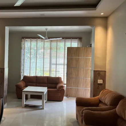 Rent this 3 bed house on Lucknow