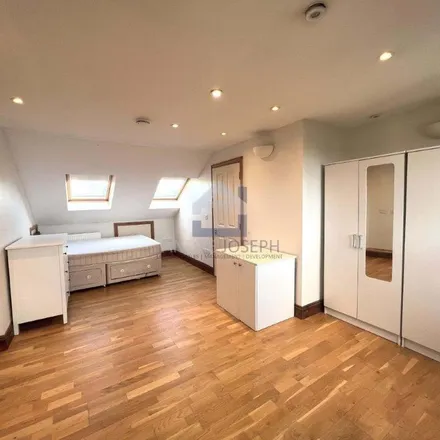 Image 5 - 112 Tooting Bec Road, London, SW17 8BW, United Kingdom - Apartment for rent
