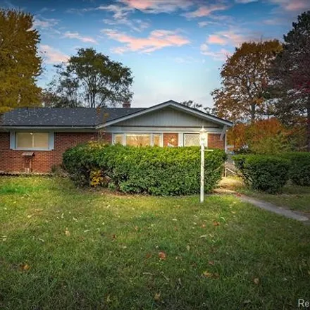 Buy this 3 bed house on 21023 Poinciana Street in Southfield, MI 48033