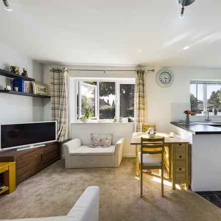 Image 2 - Ashtonleigh Residential Home, 4 Wimblehurst Road, Horsham, RH12 2ED, United Kingdom - Apartment for rent