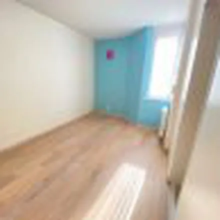 Rent this 4 bed apartment on Conseil Municipal des Enfants in Esplanade de la Mairie, 78280 Guyancourt