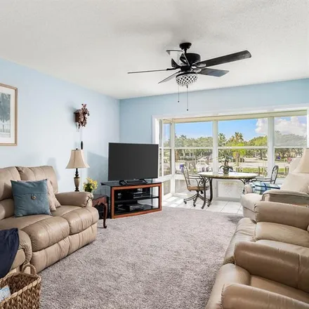 Buy this studio townhouse on 2800 Indian River Boulevard #B8