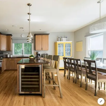 Rent this 6 bed house on East Moriches in NY, 11940