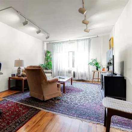 Image 2 - 67-50 Thornton Place, New York, NY 11374, USA - Apartment for sale