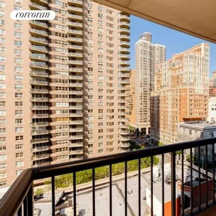 Rent this 2 bed condo on Evans Tower in East 84th Street, New York