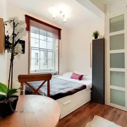 Rent this studio apartment on 123 Aldersgate Street in Barbican, London