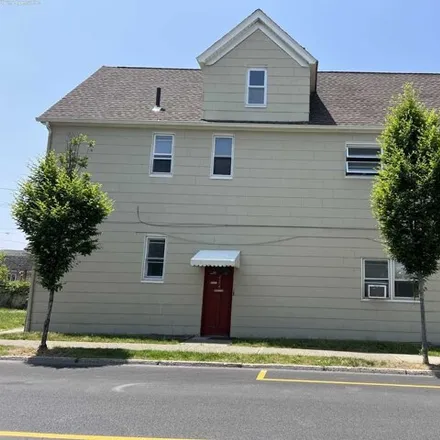Image 1 - 424 Banta Avenue, Garfield, NJ 07026, USA - House for rent