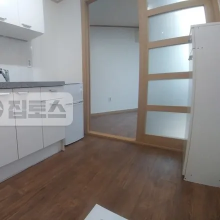 Rent this studio apartment on 서울특별시 송파구 잠실동 223-1