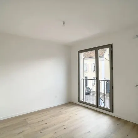 Rent this 2 bed apartment on 5 Rue Paul Séramy in 77300 Fontainebleau, France